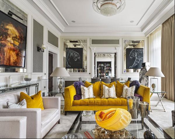 Refurbished apartment overlooking Hyde Park
