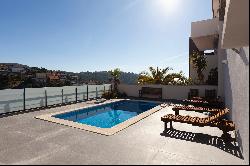 Modern 5-bedroom house with private pool in Quint Mar Sitges