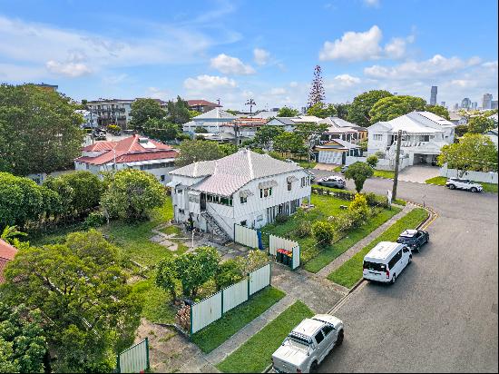 15 Lackey Avenue, Coorparoo, AUSTRALIA