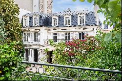 Neuilly-sur-Seine – An exceptional Hotel Particulier with a fully south-facing garden.
