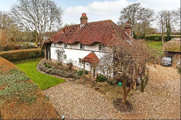 An exceptional family home, dating from the 1900’s, located on the outskirts of Winchester