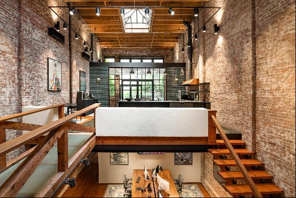 <p><span>536 West 29th Street is a one-of-a-kind architectural masterpiece for the most di