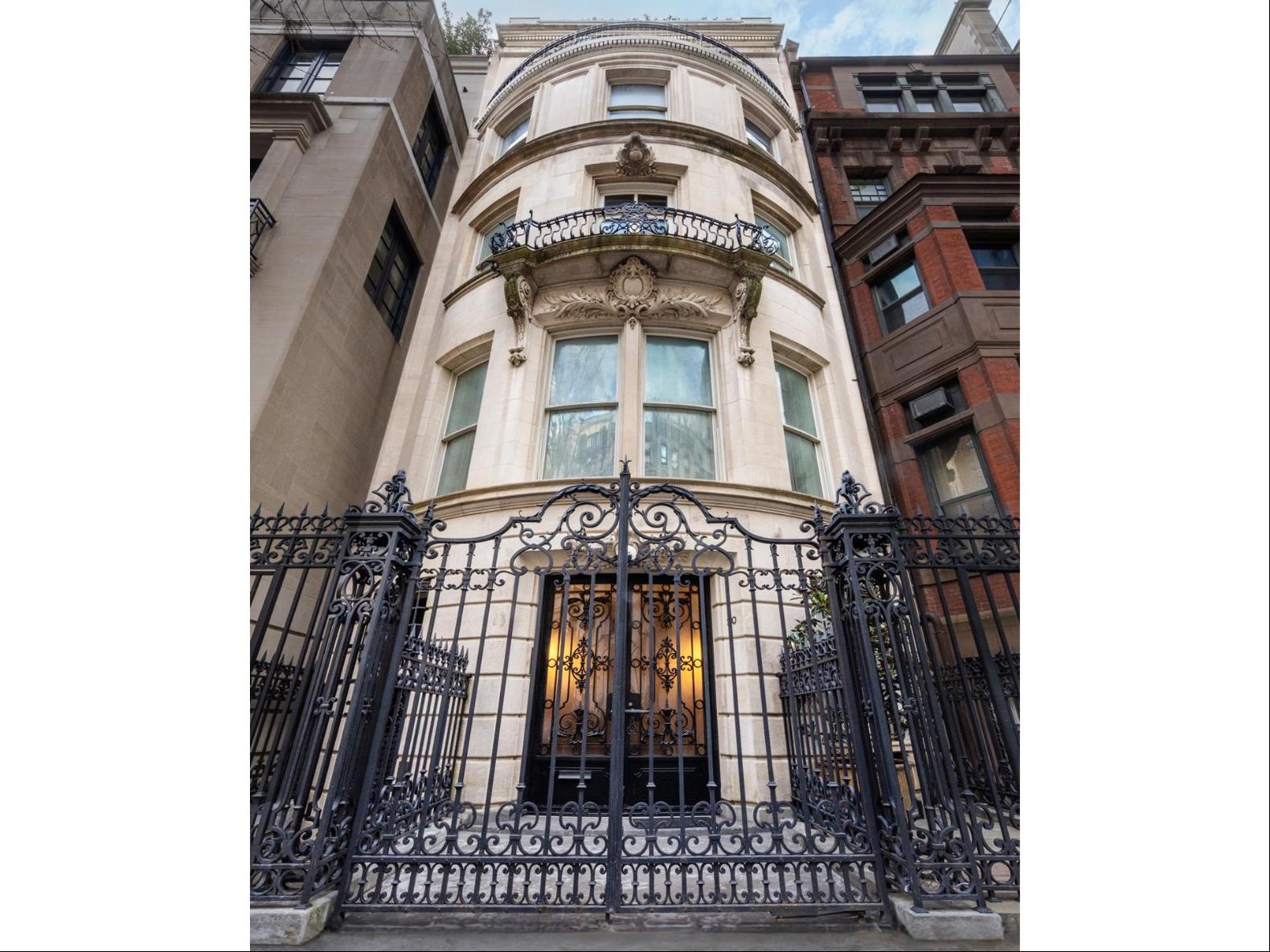 <p><span>Renovated Limestone Mansion off Fifth Avenue by CPH GilbertThe striking 26'-wide 