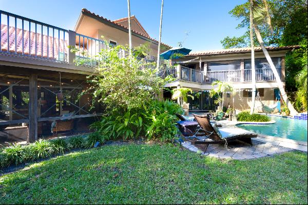 Welcome to a Tropical Island Sanctuary located on a Private Ln on Exclusive Hypoluxo Islan