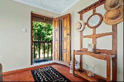 3-Bed pet-friendly sanctuary with eco-finesse.