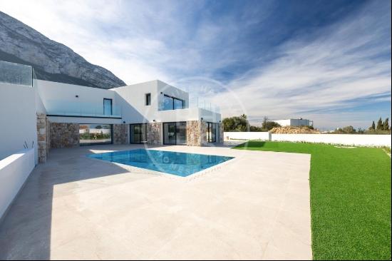 Contemporary Villa in Denia, Montgo - Serene Views and Modern Co, Dénia 03700