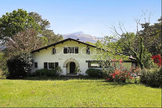 ASCAIN - A PROPERTY COMMANDING A SUPERB MOUNTAIN VIEW