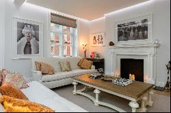 Beautiful three-bedroom lateral Mayfair apartment near Hyde Park