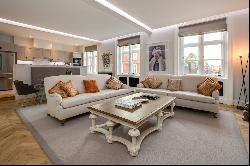 Beautiful three-bedroom lateral Mayfair apartment near Hyde Park