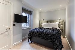 Beautiful three-bedroom lateral Mayfair apartment near Hyde Park