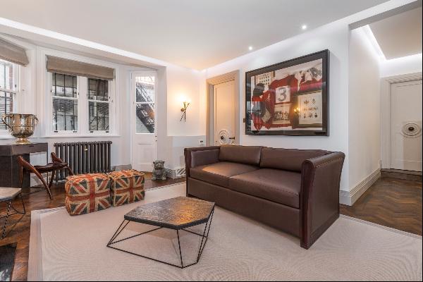 A contemporary one-bedroom apartment located in the heart of Mayfair