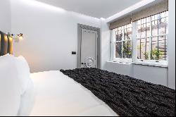 A contemporary one-bedroom apartment located in the heart of Mayfair