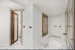 Lateral three-bedroom apartment in Mayfair