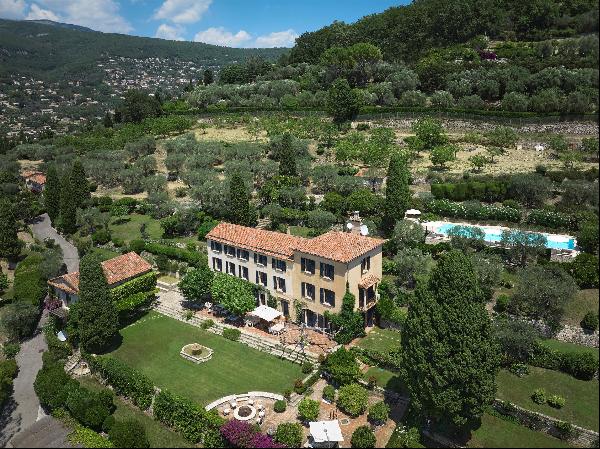 An impressive, authentic Bastide in a dominant position in Grasse with panoramic views ove