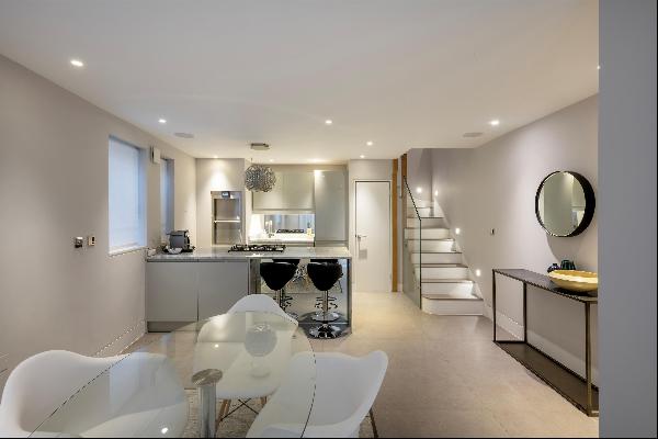 A beautifully presented mews house in the heart of Notting Hill.