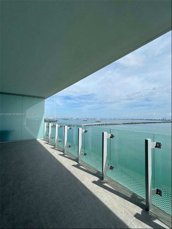 Located in the vibrant Edgewater Miami, the unit has full unobstructed bay views from all 