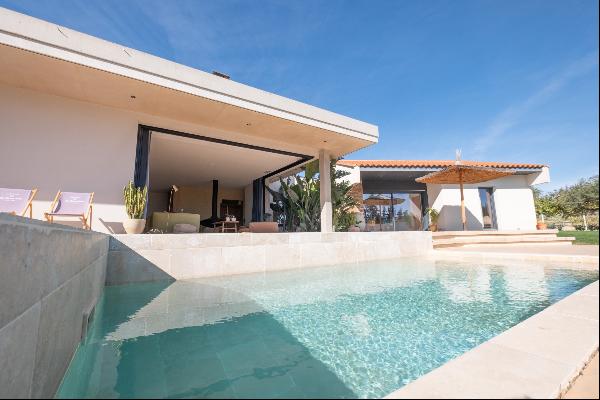 Superb recent architect-designed villa