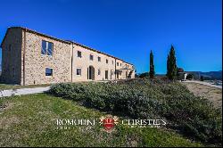 LUXURY VILLA WITH POOL FOR SALE IN VOLTERRA, TUSCANY