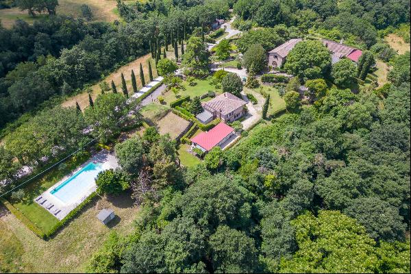 Enchanting Estate on the Hills of the Tiber Valley
