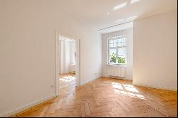 High-quality renovated 3.5-room apartment in an old building with vintage charm in a prim