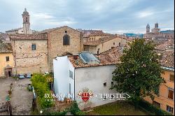 Umbria - LIBERTY VILLA WITH TERRACE AND GARDEN FOR SALE, HISTORIC CENTER OF CITTÀ DI CAST