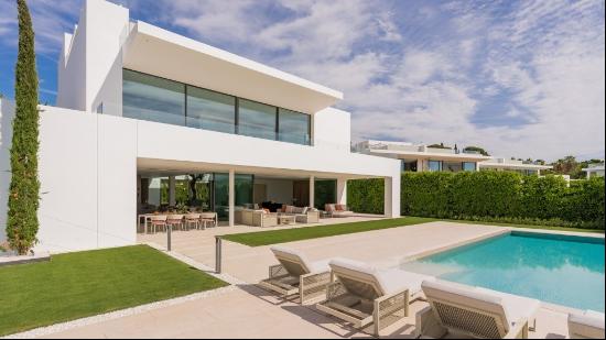 Impressive brand-new modern mansion on Marbella's Golden Mile, Marbella 29602