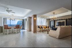 Luxurious Seafront Apartment