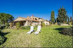 Charming country retreat overlooking San Gimignano