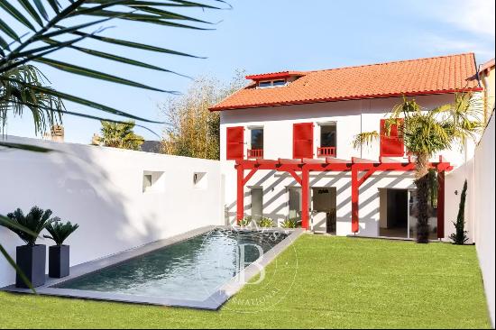 BIARRITZ TOWN CENTER, IN A PEACEFUL NEIGHBORHOOD, HOUSE OF 220 M² WITH SWIMMING POOL