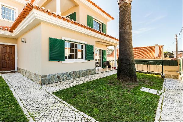 Beautiful 4- 4-bedroom villa with garden and pool in Murches, Cascais.