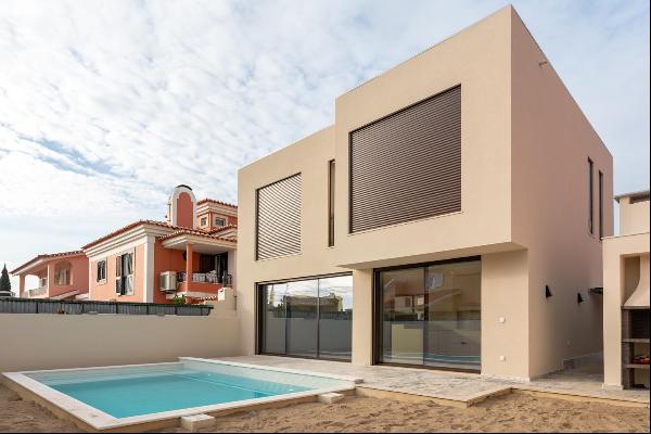 Beautiful newly built 3+1-bedroom house with garden and pool in Aldeia de Juzo, Cascais.