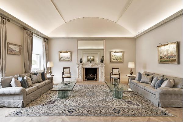 Lateral five bedroom house with double garage to rent South Kensington SW7.