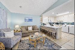 Condo With Community Amenities Close To The Beach