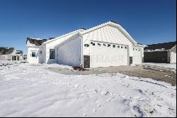 528 Westview Lane E, West Fargo ND 58078