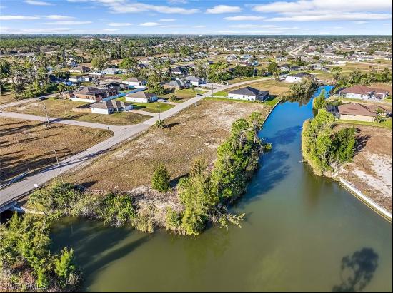 CAPE CORAL Land