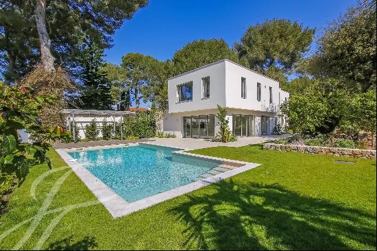 Cap d'Antibes | Private gated domain - near the beach and shops