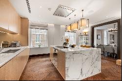 Stunning four-bedroom apartment in the heart of Mayfair