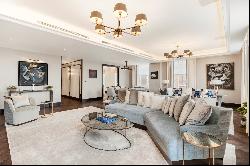 Stunning four-bedroom apartment in the heart of Mayfair