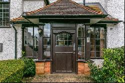 Stretton Close, Penn, High Wycombe, Buckinghamshire, HP10 8EW