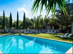 Provençal country house over 1,000 m², 23 bedrooms in 3.7 hectares of wooded parkland