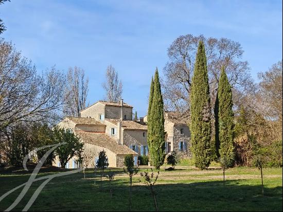 Provençal country house over 1,000 m², 23 bedrooms in 3.7 hectares of wooded parkland