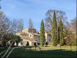 Provençal country house over 1,000 m², 23 bedrooms in 3.7 hectares of wooded parkland