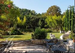 Provençal country house over 1,000 m², 23 bedrooms in 3.7 hectares of wooded parkland