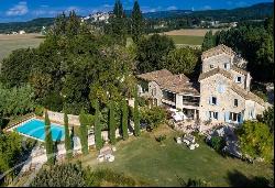 Provençal country house over 1,000 m², 23 bedrooms in 3.7 hectares of wooded parkland