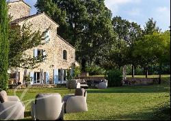 Provençal country house over 1,000 m², 23 bedrooms in 3.7 hectares of wooded parkland