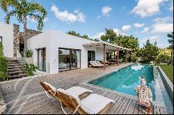 Modern villa close to fantastic beaches