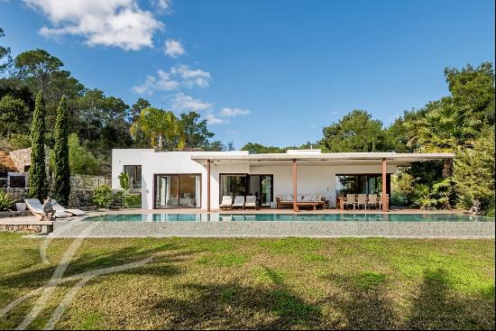 Modern villa close to fantastic beaches