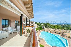 Spacious penthouse in Bendinat with sea views and large roof terrace