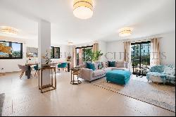 Luxury apartment in Camp de Mar in sought-after complex