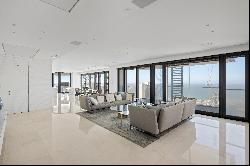 Ultra-Luxurious Seaview Apartment at the White City Residence